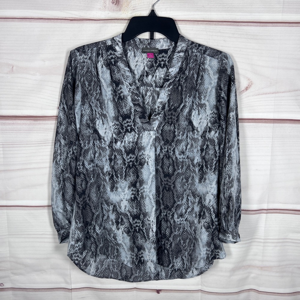 Vince Camuto Blouse Women Small Gray Snakeskin V-Neck Long Sleeve Pleated Top